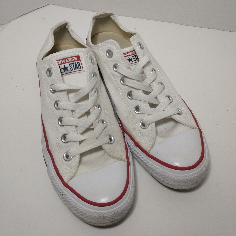 Converse All Stars White and Red Low-Top Sneakers, Euro Size 39.5, US Size‎ 8.5